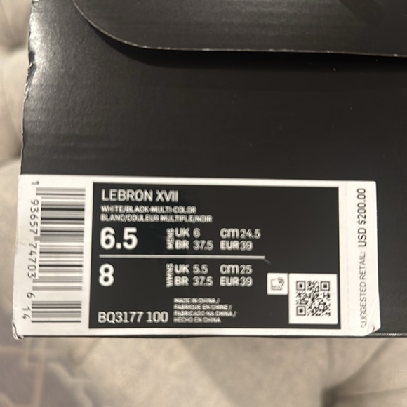Brand new Lebron XVII women’s basketball sneakers in original box - Picture 3 of 7